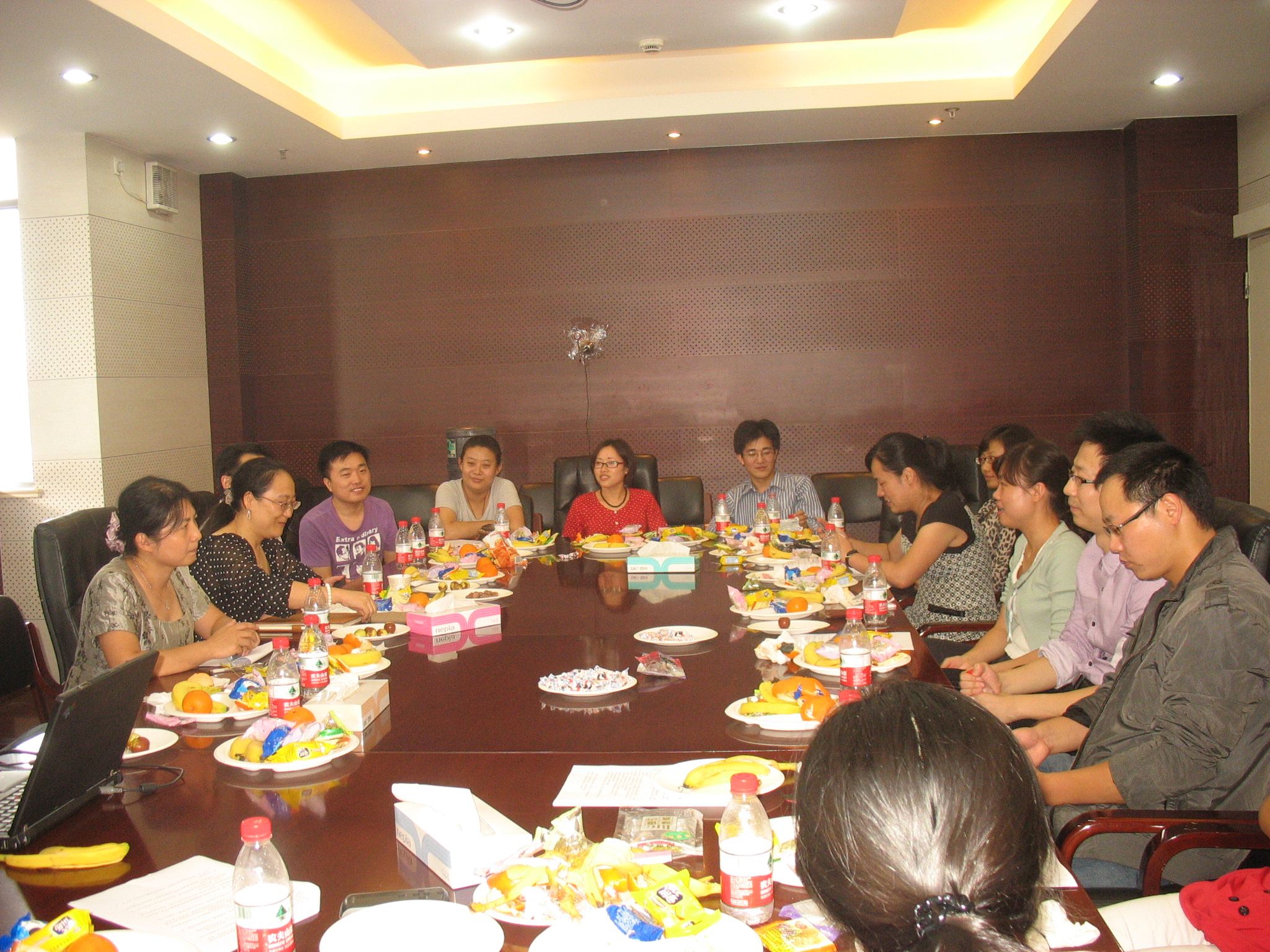 永利集团官网召开青年教师座谈会