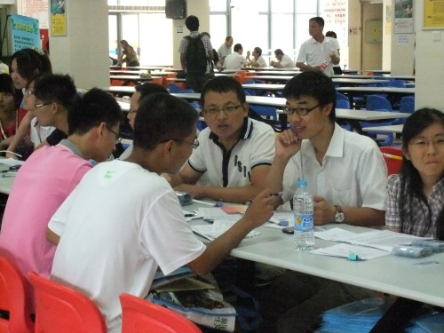 永利集团官网新生报到现场